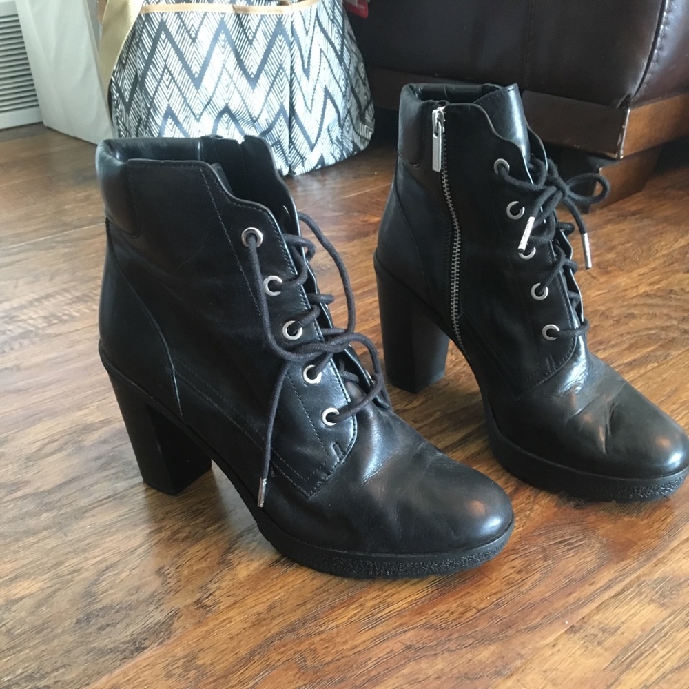 Micheal Kors leather heel boot